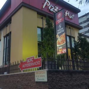 Pizza Hut (Zona 9)