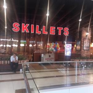 Skillets (CC Portales)